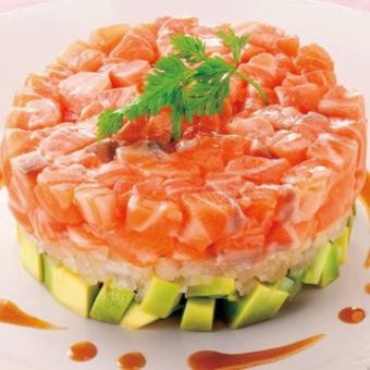 Italian-style tartar with salmon and avocado