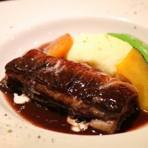 うなぎのマトロート　赤ワイン煮込み