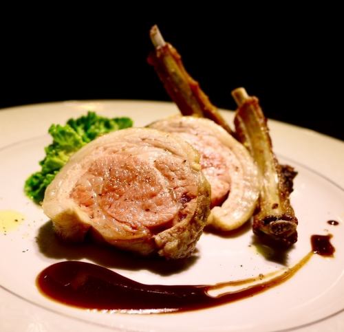 骨付き仔羊肉の香草パン粉焼き バルサミコソース