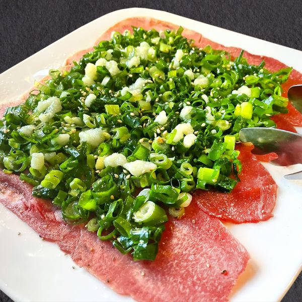 【葱たっぷり旨味際立つ】上タン葱まみれ1,480円（税込1,628円）