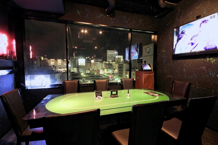 5 minutes walk from Okayama station !! Amusement bar "Funtazist @ Evo" on the 5th floor of the building.If you come to this store, you can enjoy darts and watching sports until the morning! The facilities are darts live 2 x 3 units, darts live 3 x 1 unit, desktop game (2 turbo machines), latest karaoke (all you can sing), party Goods and more!