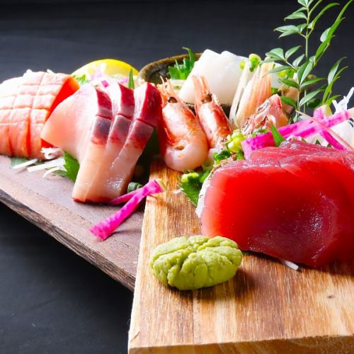 Assortment of 4 or 6 sashimi