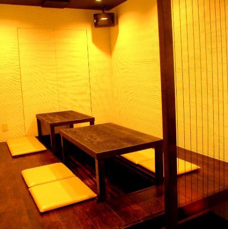 一个适合举行宴会的榻榻米房间。请使用它作为与亲人交谈的地方。