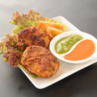 Organic Sammy Kabab 유기농 치킨의 인도 스타일 햄버거