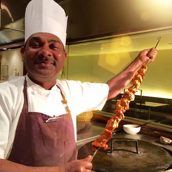 インド5つ星レストランで料理長をしていたスタッフがお料理をご提供。店内の雰囲気にベストマッチの一品をご用意致しております。