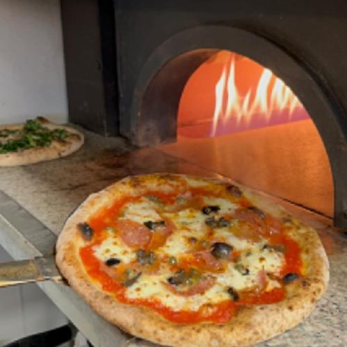 Enjoy an exciting weekend pizza experience, as well as meals and drinks during the day.