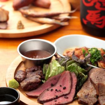 可以享用5种熏肉和A4黑毛和牛牛排的豪华套餐！2.5小时无限畅饮5000日元/3小时5500日元