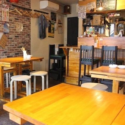 It is immediately from Sugita station.It is popular with a couple in a brick-like space with two people 's seats soon from the Keihin Kyuko Sugita station.It is located in "Plazmro Rodo Sugita Shopping Street", and access is also good.The interior of the shop is a relaxing and relaxing space.Because the seat for two people is also substantial, it is a shop that I would like to take with my lover.