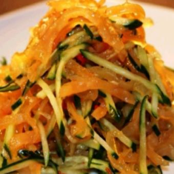 クラゲの黒酢和え/糖酢海蜚