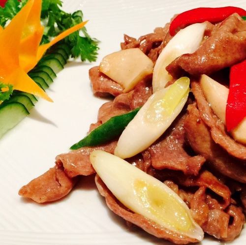 牛タンとエリンギの炒め/香爆牛舌