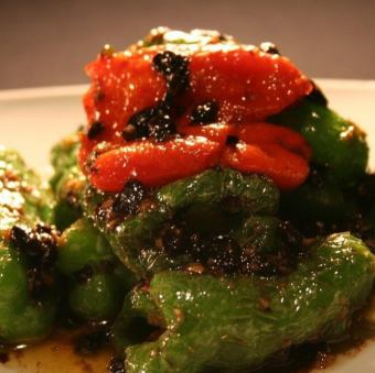 ピーマンの黒酢トウチ炒め/虎皮焼辣椒