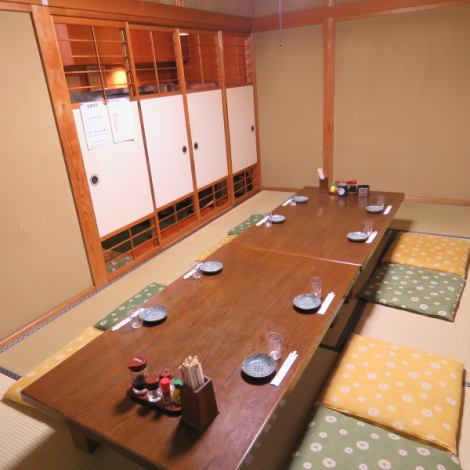 We also have tatami mats that are safe for families with children! You can also connect the seats to hold a banquet for about 12 people! Please use it for various banquets.
