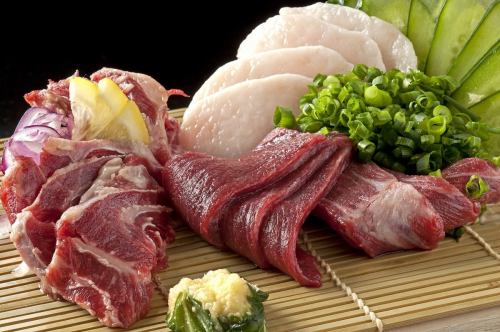 福冈推荐美食◎新鲜的马肉生鱼片超棒！！