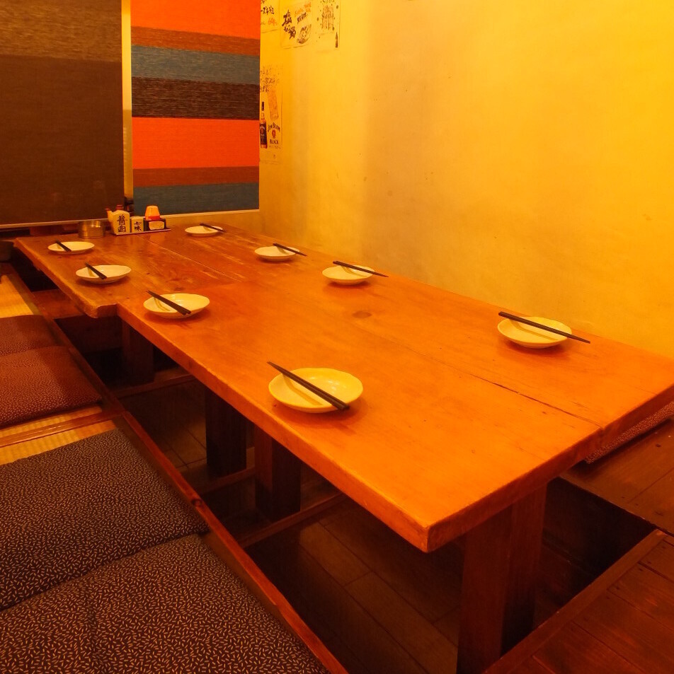 Relax in a calm, wood-toned space... We have private rooms equipped with sunken kotatsu tables.