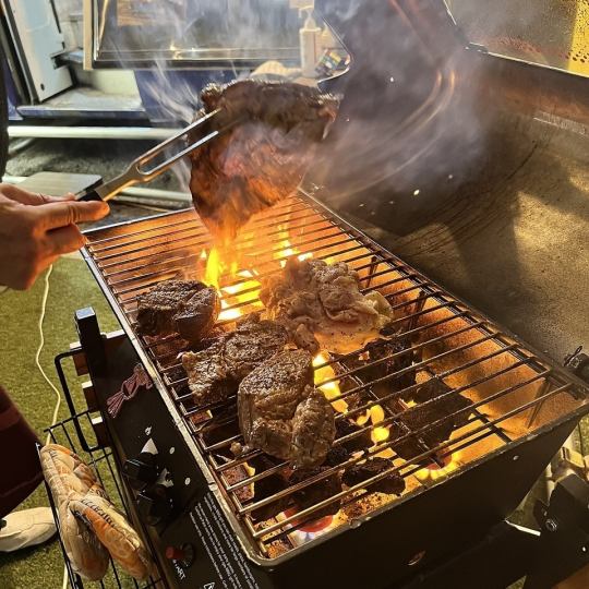 Feel free to bring your own BBQ! [Enjoy BBQ on an authentic lava stone grill] ★4,000 yen per person including all-you-can-drink