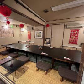 We also have a tatami room with a sunken kotatsu that can be converted into a semi-private room.(8 people x 2 rooms) Up to 16 people can be seated by connecting the two rooms.