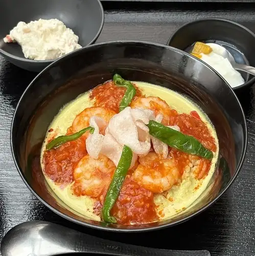 海老チリのせココナッツのスープカレー