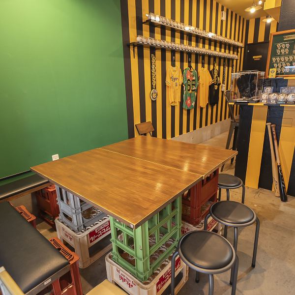 グループでのご利用可能なテーブル席をご用意しております！阪神談義に花を咲かせながら、料理とお酒を存分にお楽しみいただけます！TVも複数ご用意しておりますので、阪神戦の観戦もOK♪