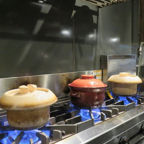 The special feature of earthenware pots...[Cooking is done after receiving the order]