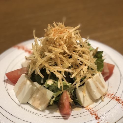 Tofu and crispy potato salad (sesame dressing)