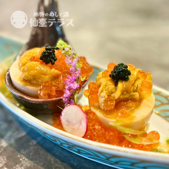 ウニ・イクラ・キャビアを添えた宝石たまご