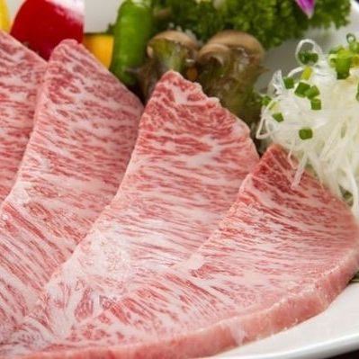 [Domestic Japanese Black Beef] Enjoy the delicious taste of various meats