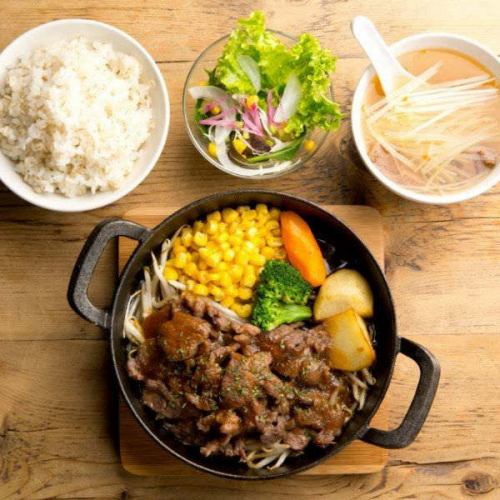 Beef tongue grilled and Date rice ◎ [Volume perfect score] Hot beef tongue grilled meat skillet grilled set meal