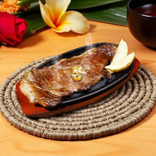 当店自慢のヒレステーキ！クラッシュドバーガーも人気。