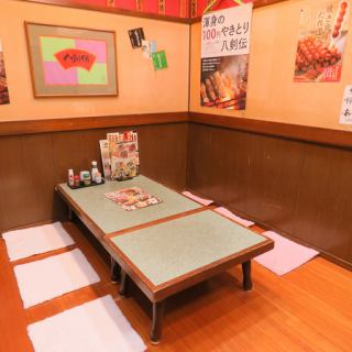 足を伸ばしてのんびりお食事を楽しみたい方は、お座敷のご用意もございます☆
