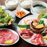 ＜烤肉入门套餐＞中尾排骨、肥猪肉等13种2,750日元（含税）