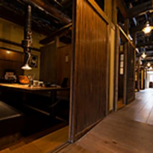 The restaurant has a relaxing old-style Japanese interior and all rooms are private.