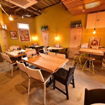 It's a table seat where you can sit comfortably! You can prepare seats according to the number of people, such as 2, 3, or 4 people.It's a homely space, so you can relax and enjoy your meal! If the private rooms are full, you can connect tables to seat up to 8 people.