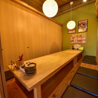This is a spacious private room that can be used by a family of three or for a company year-end party! When there are many male customers, you can sit comfortably in this seat♪ 6, 8, 10, 12 people Seats are limited, so please make your reservations early!
