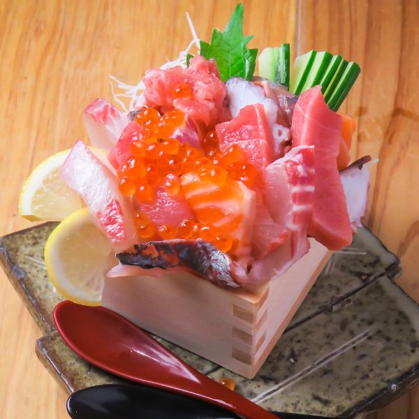 [Events held on various days] Every Monday, yakitori is half price / On Thursdays, sashimi is served in a box, priced from ¥1,990 to ¥500 (tax included), etc.