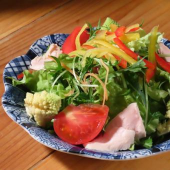 季節のどんぐりサラダ