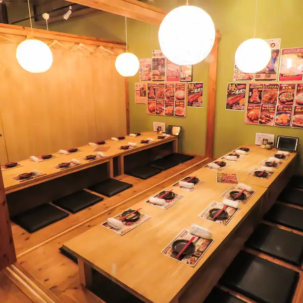 【個室全8部屋】最大約66名様団体収容可能!和モダンの落ち着いた雰囲気の店内は、完全個室、カウンター、BOXテーブル席などシチュエーションに合わせて、ご利用頂けます。地域1居心地の良い空間をご提供できるようスタッフ一同精一杯サービスさせて頂きます!
