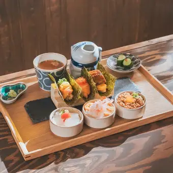【完全予約制】ご褒美ランチ★おちょこ丼 & 手巻き 6種セット