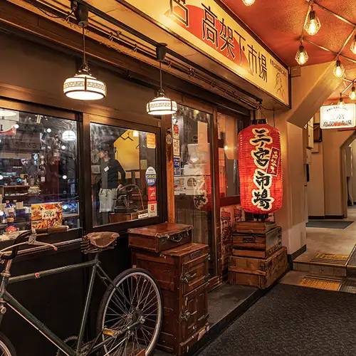 阪急・阪神三宮駅から徒歩2分!高架下2Fのお店です