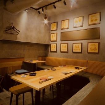 소규모부터 대인원까지, 부담없이 아무쪼록 ☆ 2 명으로부터 이용하실 수있는 테이블 석을 준비 ♪ 세련된 점내는 여자 회나 데이트, 회식에 추천입니다 ♪ 음료제 포함 플랜도 준비! 맛있는 술 과 자랑의 요리를 꼭 맛보세요!!