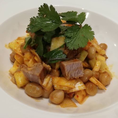 Lamb meat, green onions and salt boiled peanuts