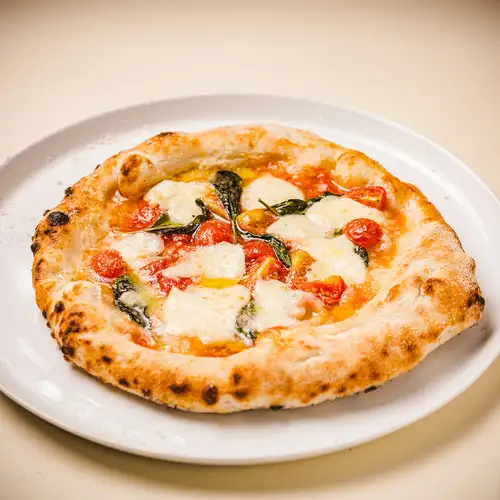 イタリア産水牛モッツァレラの「マルゲリータ D.O.C」(高温焼成で香ばしくもちもち)