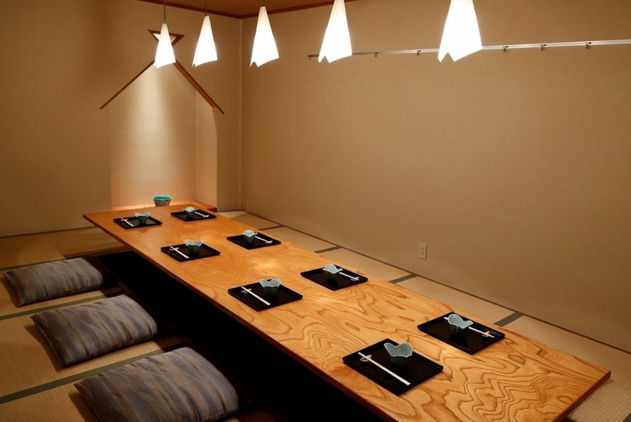 A private room with a tatami room that can accommodate up to 35 people.We also accept online reservations, so please feel free to contact us.