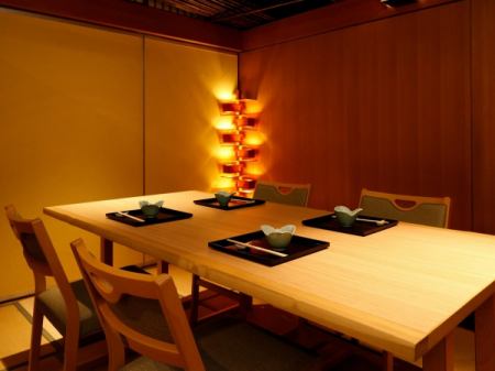 일본식 방의 설비입니다만, 테이블석도 있습니다.나이를 부르신 분들도 안심하고 이용하실 수 있습니다.
