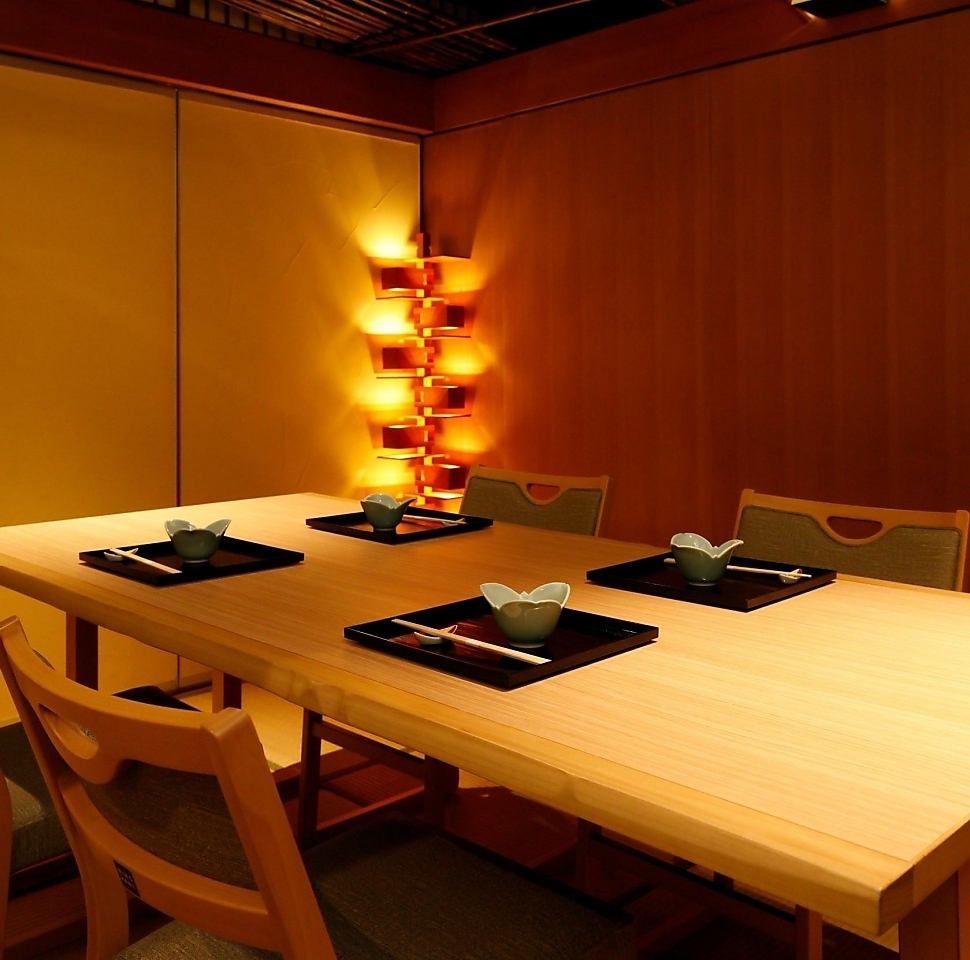 全席完全個室の落ち着いた和の空間です。テーブル席ございます!