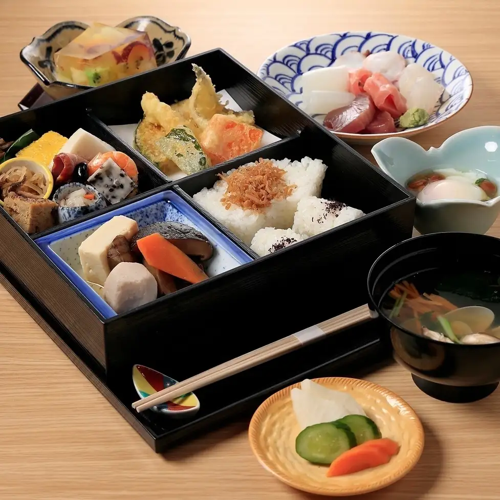 ヘルシーなお料理を種類豊富にお召し上がりいただける折詰料理。