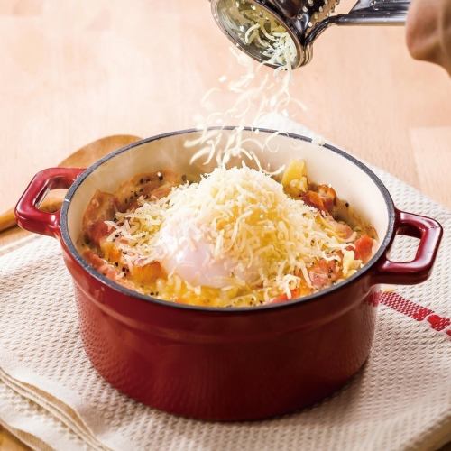 【パルメザン】パルメザンのカルボナーラ風ドリア温玉添え