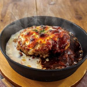 Hamburger Doria with two kinds of sauce