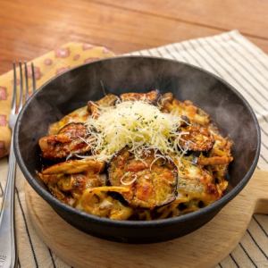 Pasta gratin with meat sauce