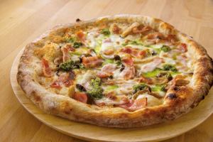 Mushroom and bacon pizza