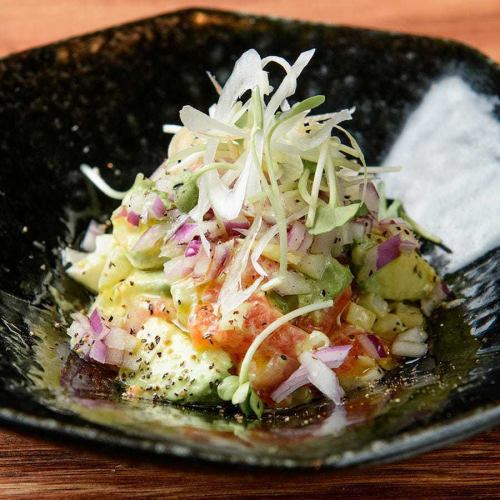 国産サーモンとアボカドのタルタル